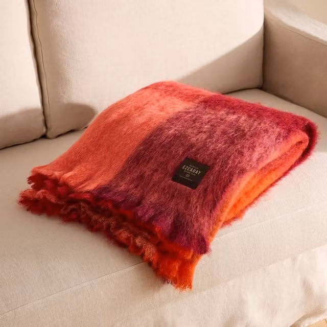 Manta decorativa de mohair y lana Mantas Ezcaray con flecos y diseño de cuadros en naranja y rojo, An/P/Al: 175 x 130 cm
