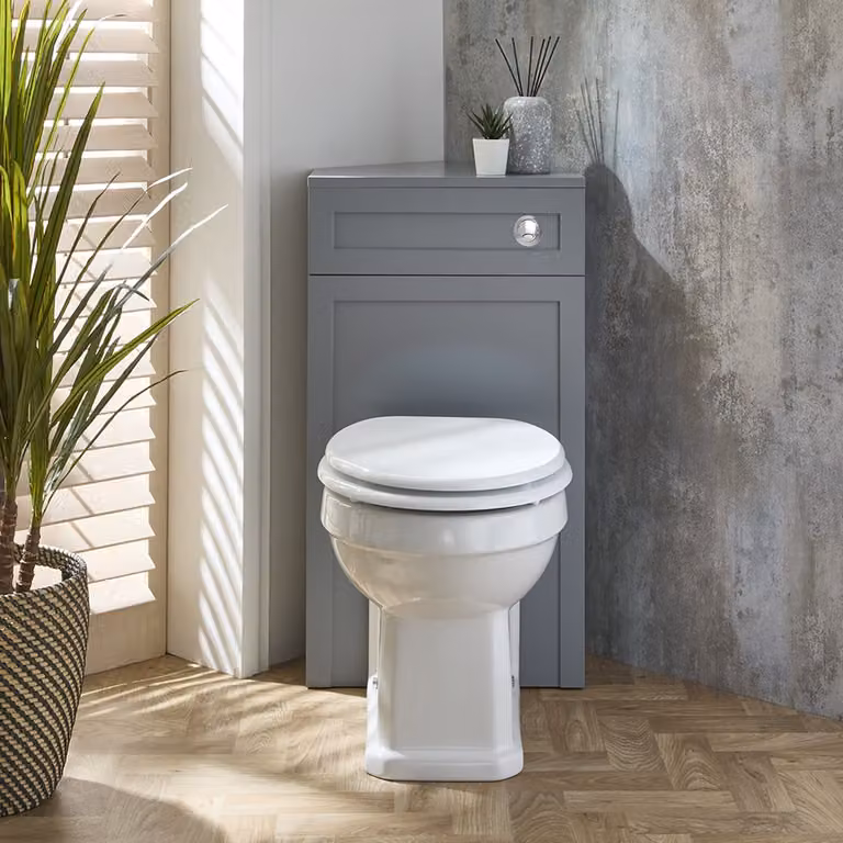 Mueble de WC de esquina Hudson Reed en color gris claro con inodoro de cerámica blanca, cisterna y tapa incluidos