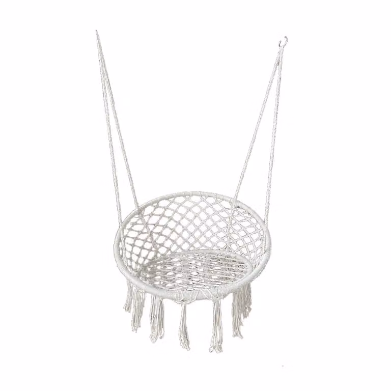 Sillón suspendido de cuerda con estructura de acero blanco para jardín o terraza de estilo boho