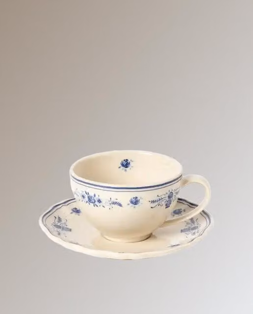Taza de té con platillo Vila de Costa Nova con diseño floral en stoneware color beige y blanco