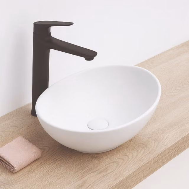 Lavabo sobre encimera Hana de la marca Ondee, cerámica blanca con acabado mate y forma ovalada, An/P/Al: 40,5 x 33 x 14 cm