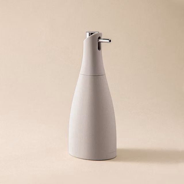 Dosificador de jabón Saku Cosmic de diseño minimalista en color beige transparente con capacidad de 300 ml