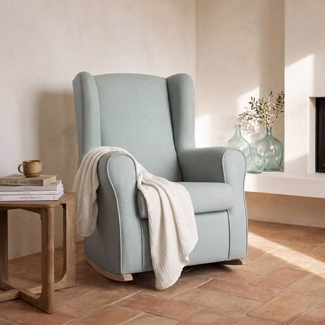 Sillón de lactancia Lily de Klast Home en color verde con diseño moderno y tapizado de tela, An/P/Al: 76 x 76 x 98 cm