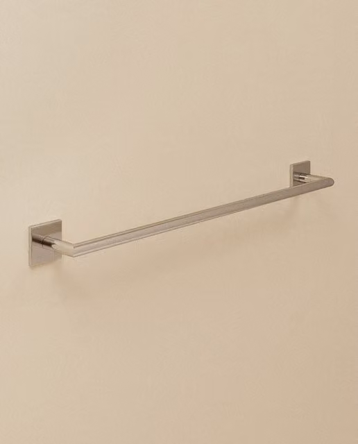 Toallero de barra Duo Square Cosmic de acero inoxidable en color plata con instalación adhesiva