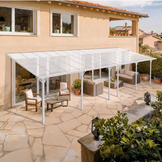 Pérgola adosada y cochera Kleo de CAZEBOO en aluminio blanco con cubierta de policarbonato transparente de 27 m²