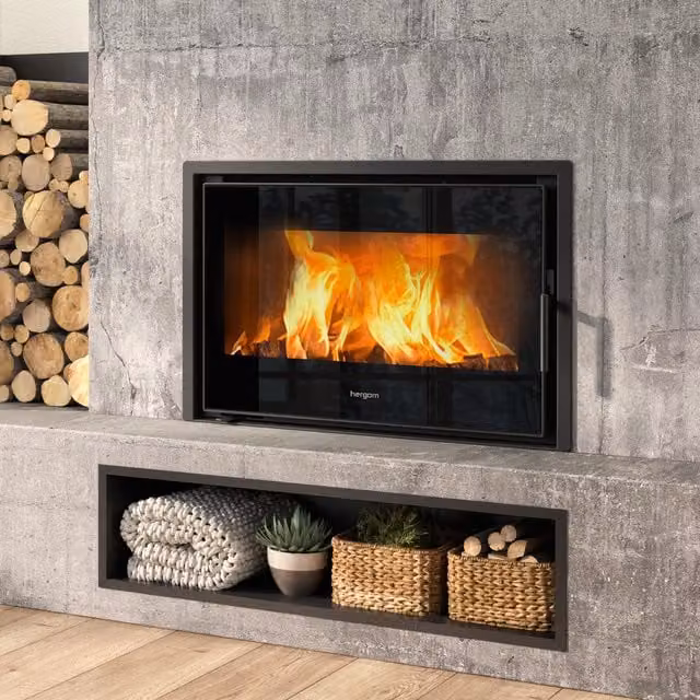 Insert de leña Hergom C-16-80 de fundición de hierro en color negro con 8 kW de potencia