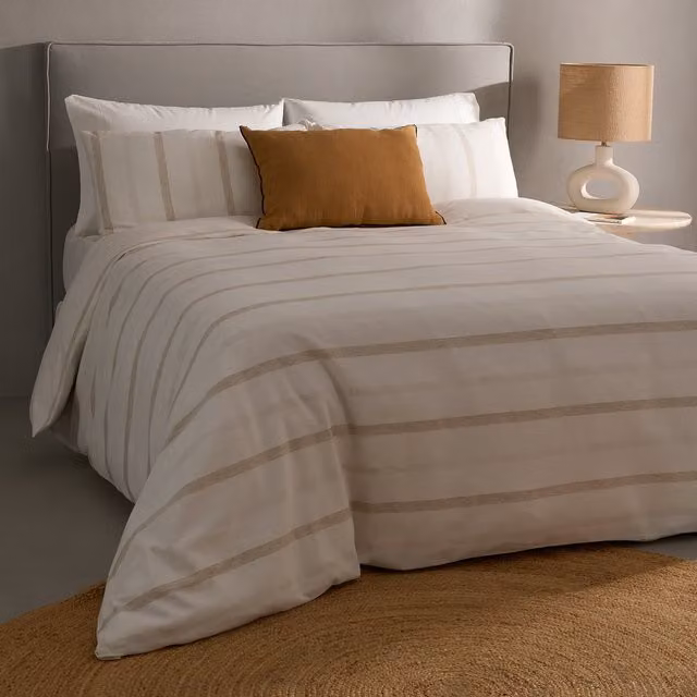 Juego de funda nórdica y fundas de almohada Zane de El Corte Inglés - Room - Algodón y lino con rayas en color beige