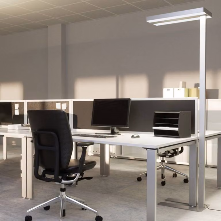 Lámpara de pie de arco Logan Neo Arcchio en aluminio gris, atenuable y diseño moderno para hogar u oficina