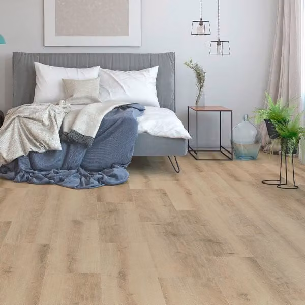 Suelo laminado Ledbury de Cooke & Lewis en color roble, acabado madera, espesor 8 mm y clase de uso AC5
