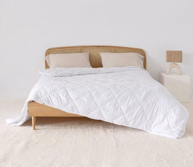 Relleno nórdico Amazon Basics 4 estaciones para adultos, blanco, An/P: 260 x 260 cm, con pesos de 120 g y 250 g