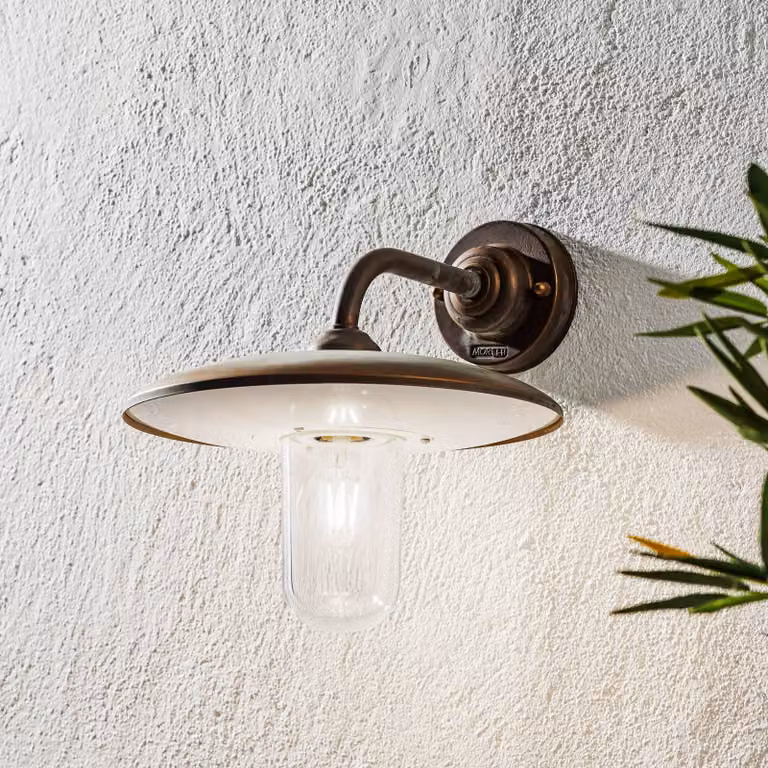 Aplique exterior Moretti Luce CASALE de estilo rústico en cobre y latón con vidrio transparente y regulable para jardín o caminos