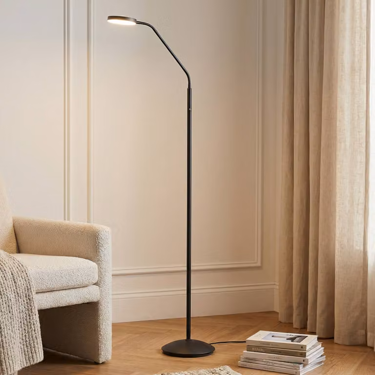 Lámpara de pie LED recargable Lindby, negra y transparente, ajustable y atenuable para salón o comedor