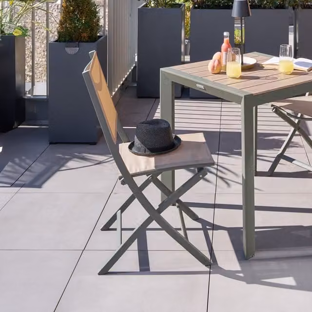 Set de 4 sillas de jardín plegables Hesperide Essentia en aluminio y texalina color lino y verde laurel