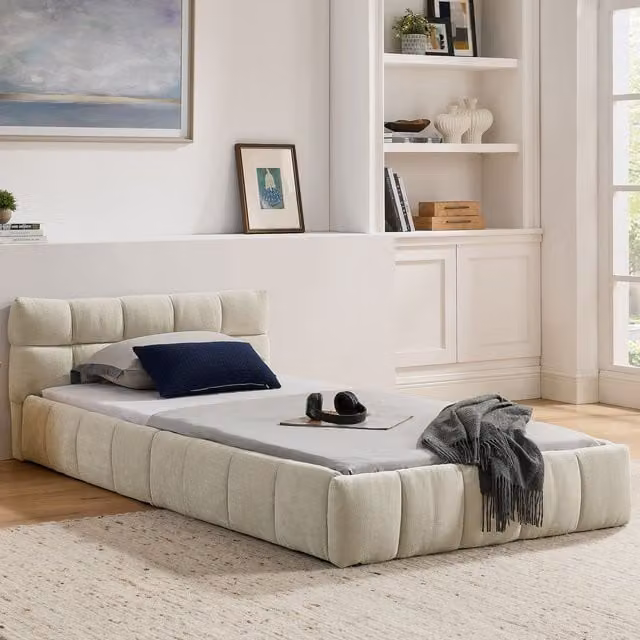 Cama individual infantil KELLANY con funda de chenilla beige, diseño acolchado cuadrado, estructura de madera de eucalipto y hierro, An/P: 90 x 200 cm