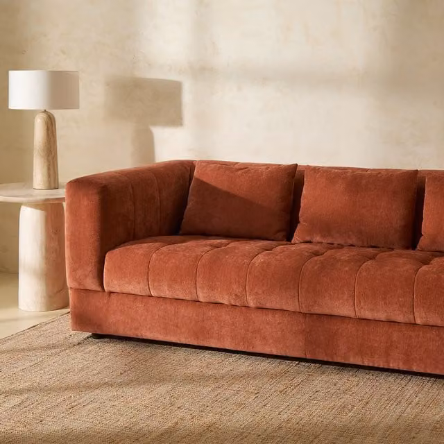 Sofá de 3 plazas Noho El Corte Inglés tapizado en tejido multicolor naranja con estructura de madera sólida