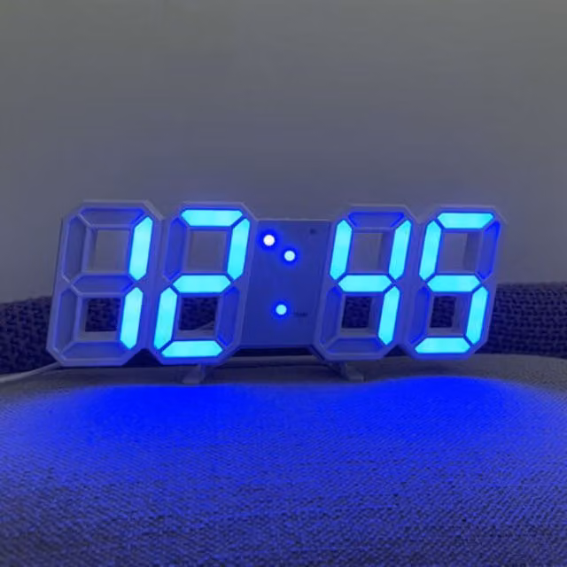 Reloj de pared digital LED XISRENS con termómetro y brillo ajustable en azul y blanco