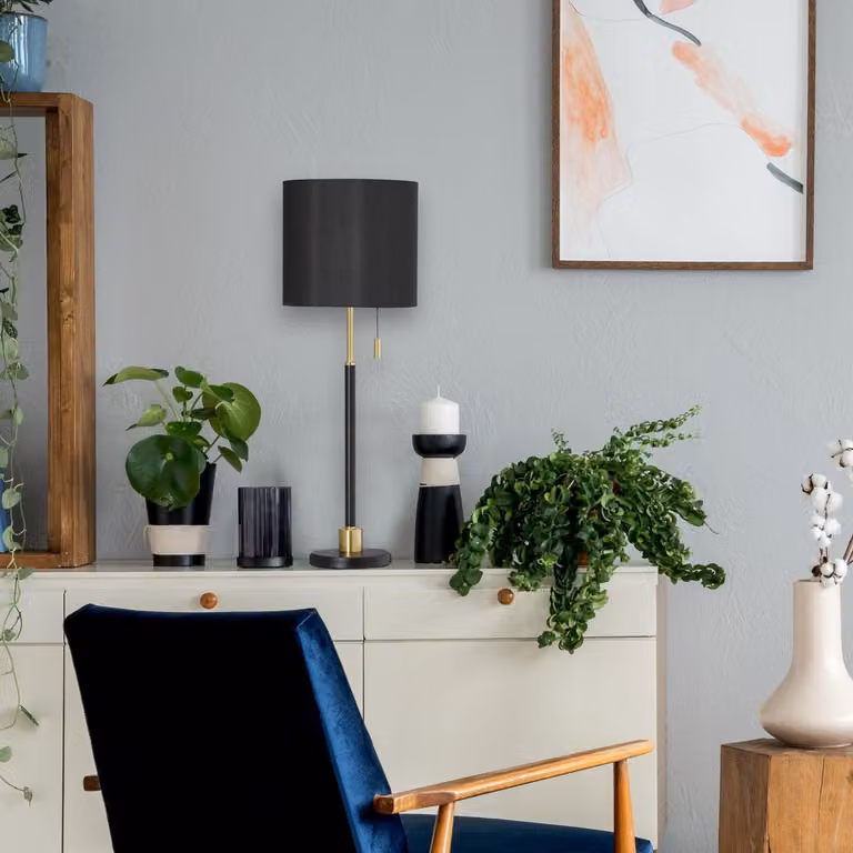 Lámpara de mesa moderna B2X con pantalla de tela cilíndrica y interruptor de tirador en colores dorado o negro
