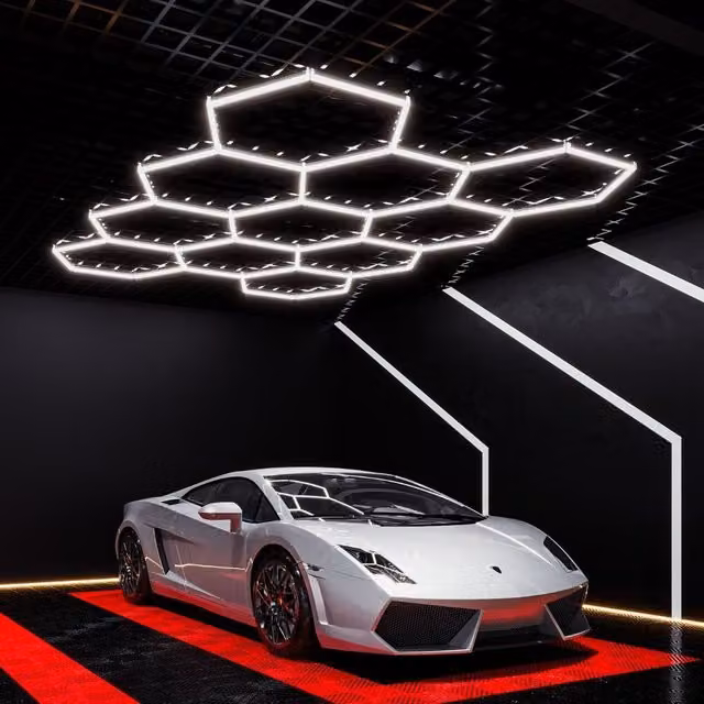 Kit de 11 luces LED hexagonales Silamp de 385W en color blanco con temperatura de color de 6000K para montaje en pared