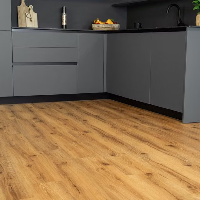 Suelo vinílico clic Home Deluxe ROMIA Roble color marrón con sistema de click y reducción de sonido de impacto, 5 m²