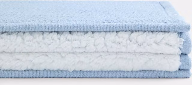 Manta de doble capa Cotton Juice Baby Home para bebés en chenilla y borreguito, An/P: 80 x 110 cm, disponible en blanco o azul