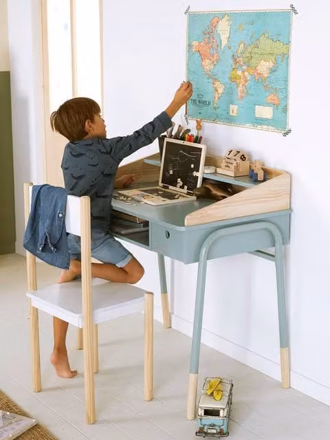 Escritorio de escritura para niños Vertbaudet Línea Amazonia en color verde mate