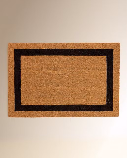 Felpudo Greca El Corte Inglés de coco color marrón con diseño clásico rectangular de 90 x 60 cm