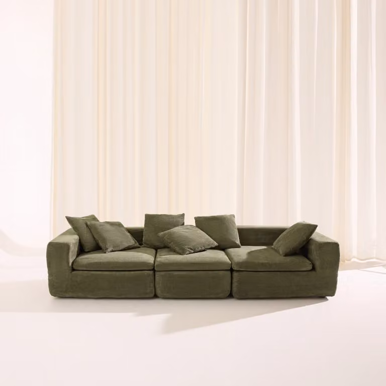 Sofá modular de 4 plazas Sweeek en tela de chenilla color verde para salón