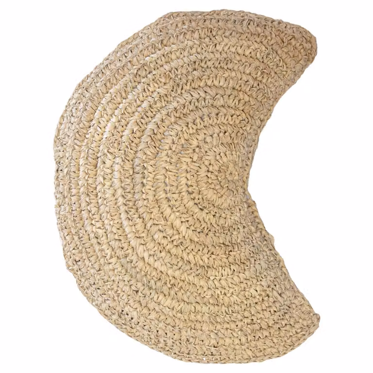 Cojín infantil de rafia natural con forma de luna de la marca NATYAL en color beige, An/P: 45 x 30 cm