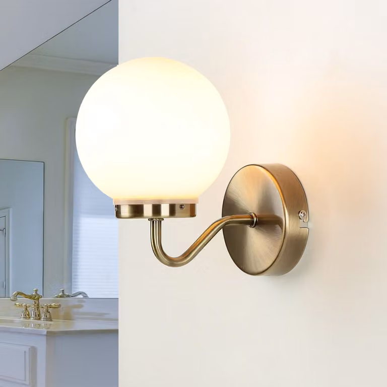 Aplique de pared Rabalux estilo Art Nouveau para baño en color bronce y blanco con protección IP44 y casquillo E14