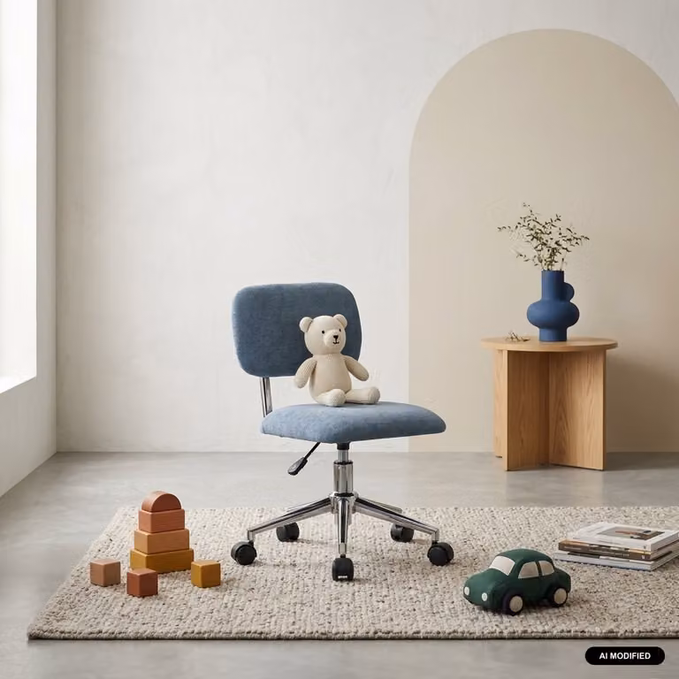 Silla de oficina infantil Sweeek con ruedas, ajustable y tapizada en tela chenille, Azul, An/P/Al: 52 x 48 x 74 cm