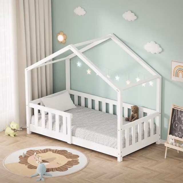 Cama infantil en forma de casa Ml-design de madera maciza de pino blanca, litera junior con somier de láminas, techo y protección anticaída, An/P/Al: 140 x 70 x 80 cm
