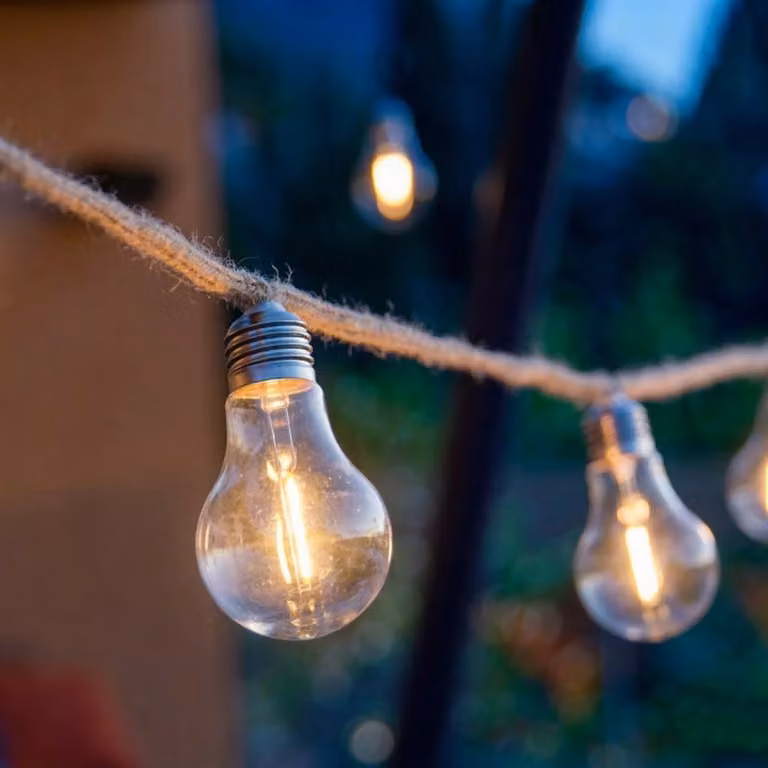 Guirnalda de luces LED Fantasy Lumisky beige de 7,5 m con bombillas de luz blanca cálida y acabado textil