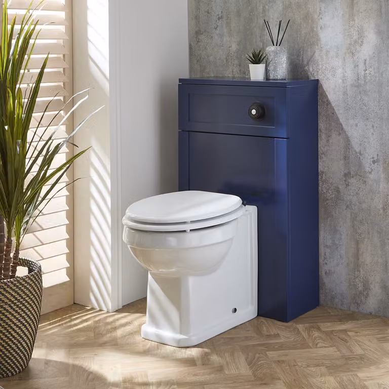 Mueble de WC suspendido Hudson Reed con inodoro de cerámica Richmond, descarga negra y tapa blanca, color azul marino, An/P/Al: 50,2 x 39 x 52 cm