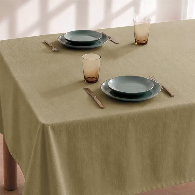Mantel liso antimanchas color verde, An/P: 140 x 100 cm