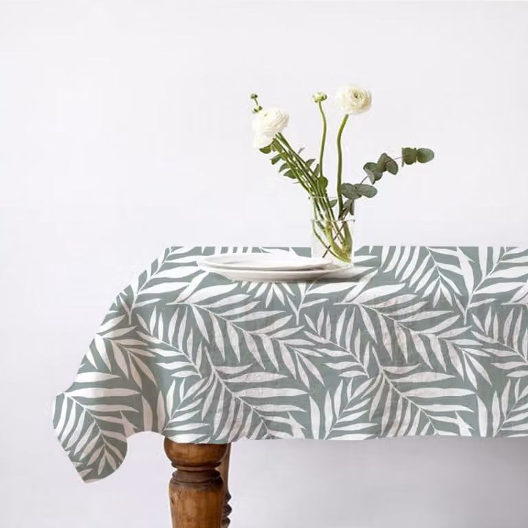 Mantel cuadrado FUTURE HOME con diseño floral de hojas en color verde, impermeable y antimanchas de algodón recubierto con certificación Oeko-Tex Standard 100