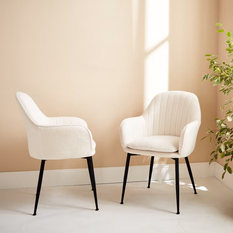 Set de 2 sillones de estilo vintage con tejido de borreguito blanco y patas de metal Sweeek, An/P/Al: 57 x 59 x 84.5 cm