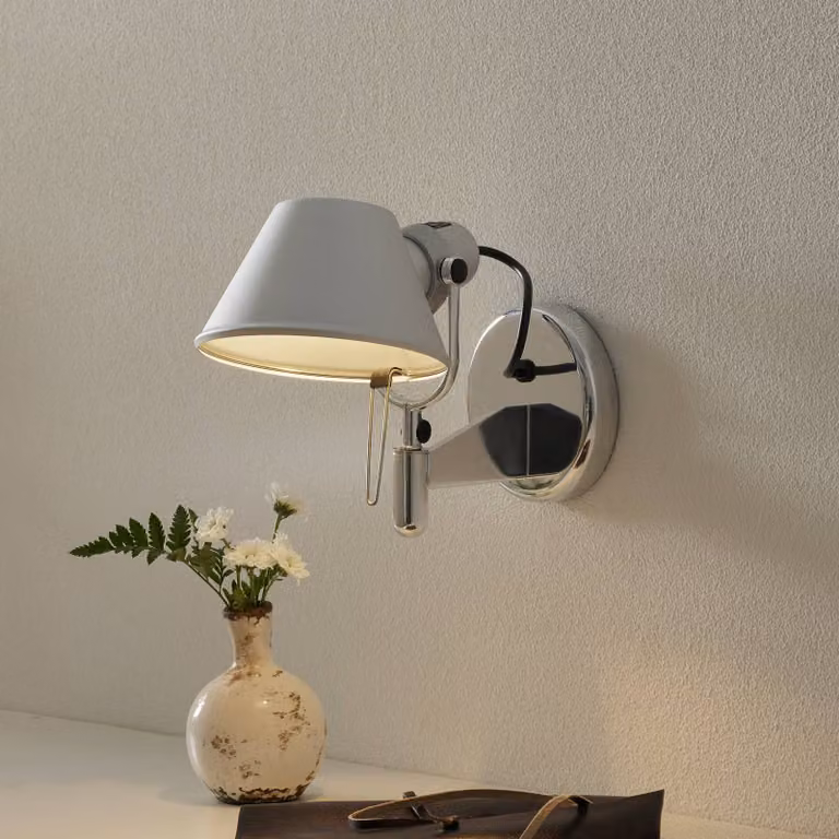 Lámpara de pared Artemide Tolomeo Faretto de aluminio gris ajustable para pasillos