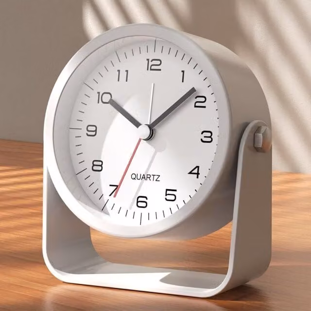 Reloj Despertador Analógico Retro XISRENS Silencioso con Luz para Mesa o Escritorio