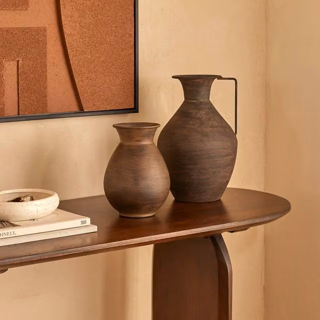 Jarrón Wonj de Atmosphera en color marrón para mesa con altura: 20 cm