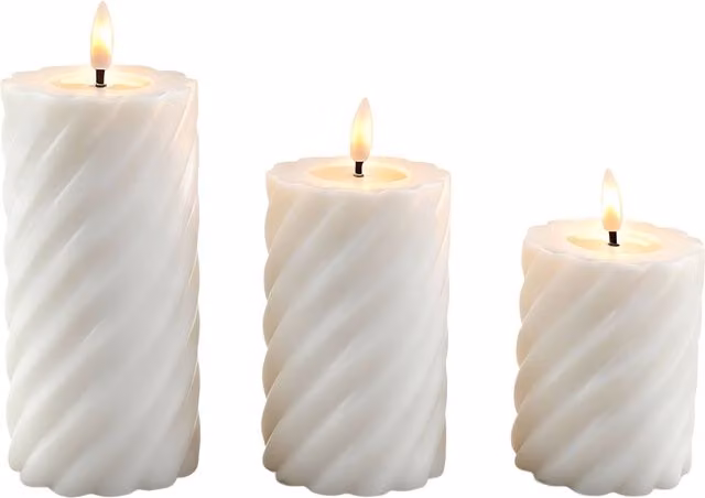Set de 3 velas LED de cera real NORTHIX con efecto parpadeante, color blanco y forma de pilar redonda para mesa