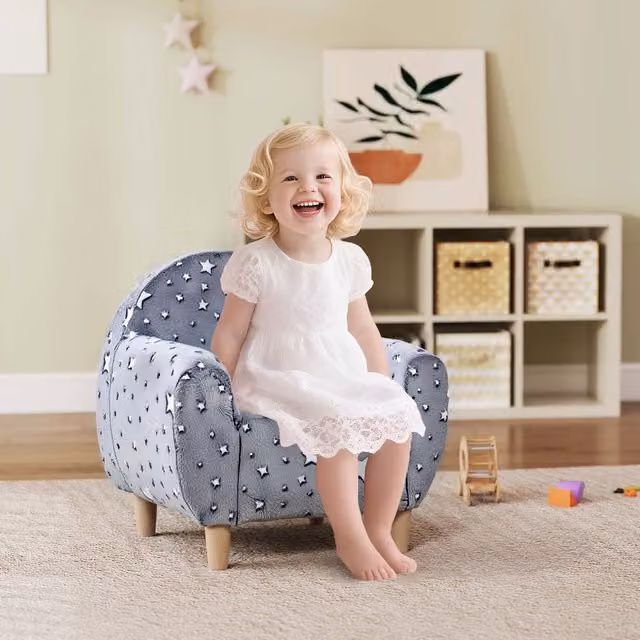 Sillón infantil AIYAPLAY de terciopelo gris con reposabrazos An/P/Al: 55 x 40 x 55 cm