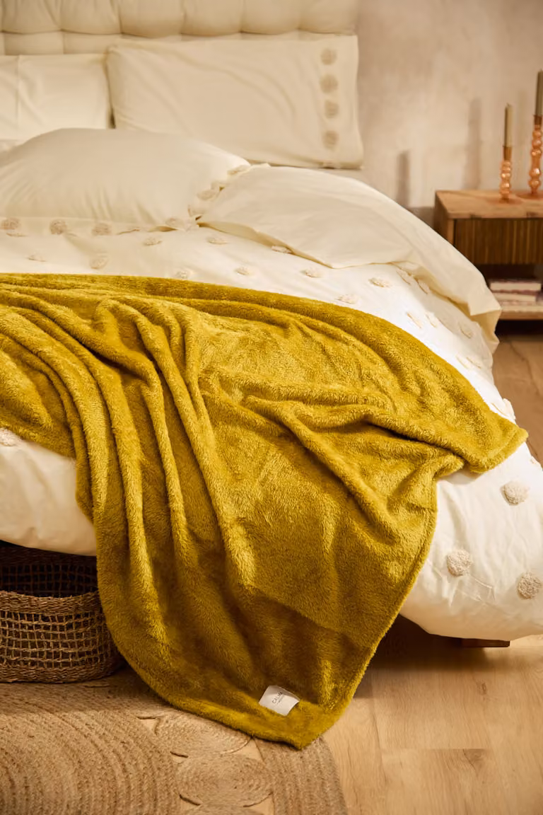 Plaid Fluffy Calma House en color verde y amarillo, An/P: 120 x 180 cm