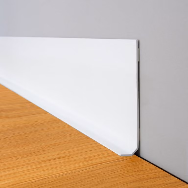Pack de 25 rodapiés adhesivos de PVC Tesa en color blanco, An/Al: 8 x 100 cm, Grosor: 1,4 cm