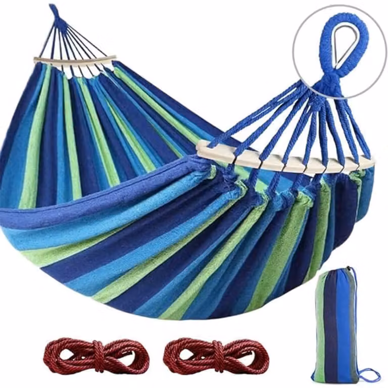 Hamaca XL de diseño boho con soporte para adultos en colores azul y verde, fabricada en algodón, poliéster y madera tratada para jardín