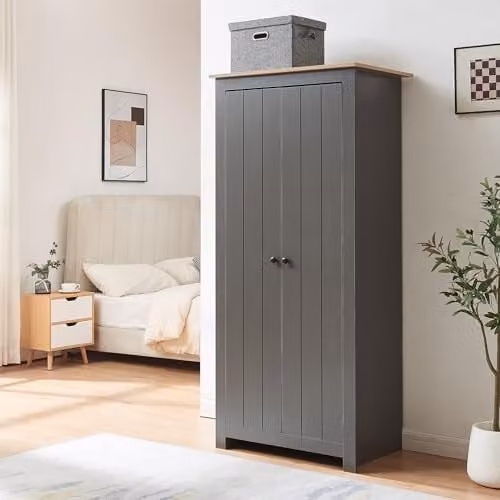 Armario de dormitorio Trorjam de en.casa con 2 puertas, perchero y compartimentos, acabado gris y roble, Al: 175 cm, An: 80 cm, P: 52 cm