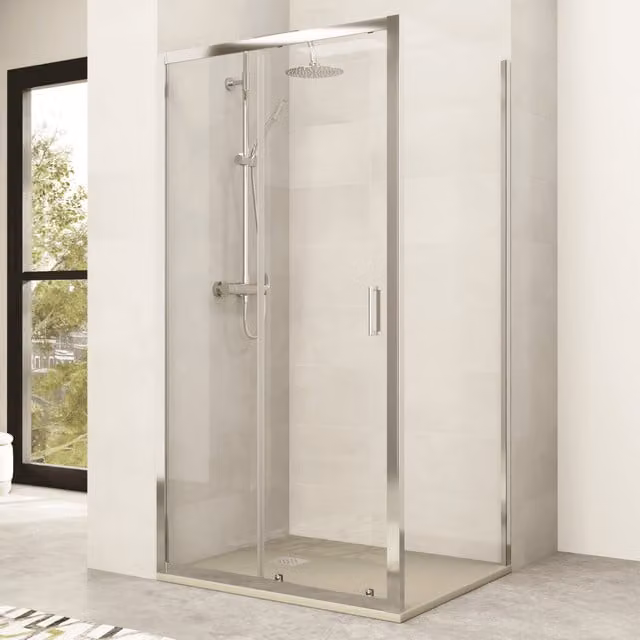 Mampara de ducha rectangular BAÑO TOTAL con puerta corredera y dos paneles fijos, vidrio transparente de 5 mm con tratamiento antical y perfilería en cromo. An/P/Al: 120 x 70 x 190 cm