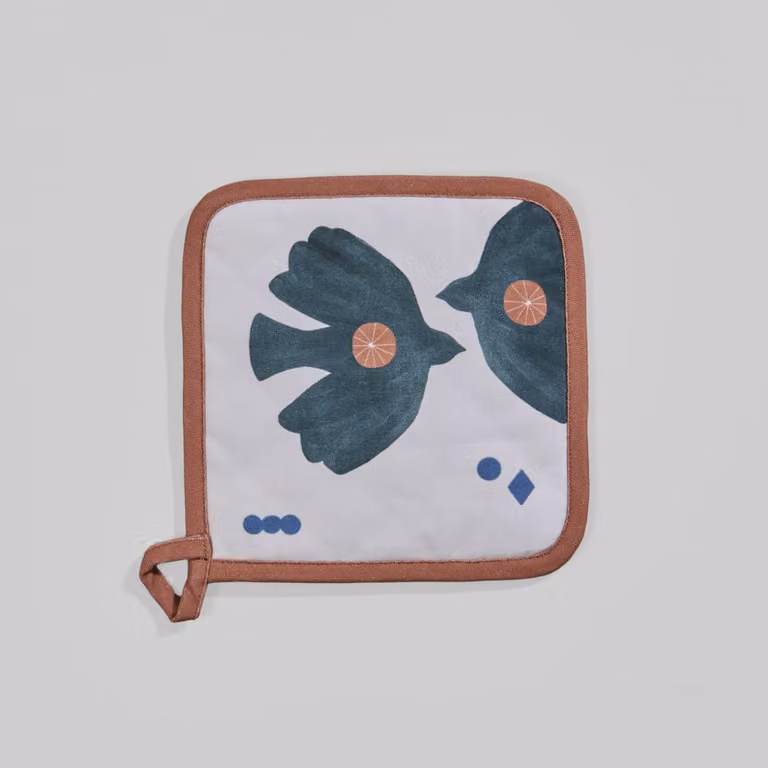 Manopla de cocina de algodón orgánico azul con diseño de pájaros de Maisons du Monde