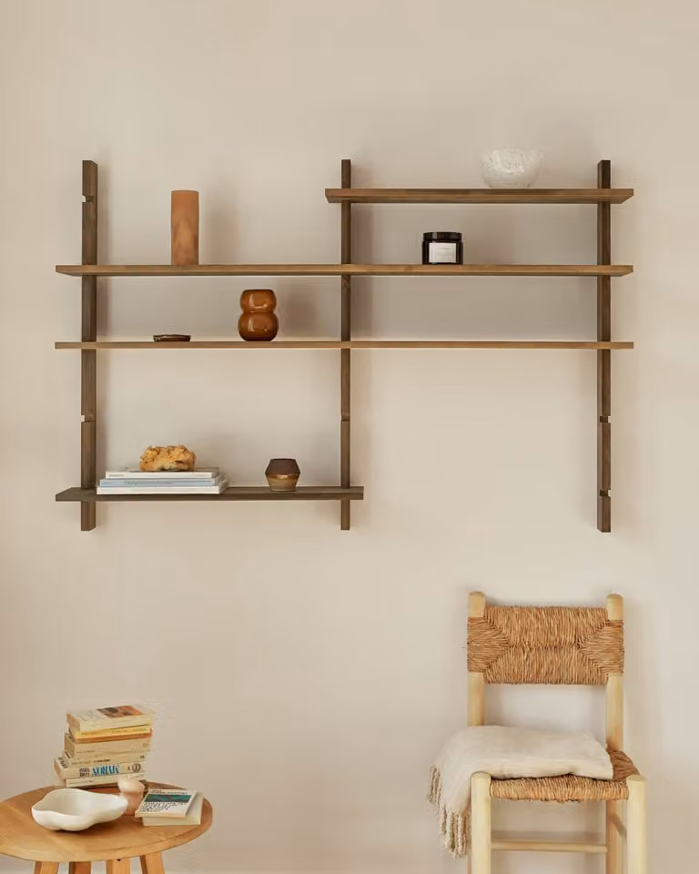 Estantería modular de pared Hannun Aloma en madera de abeto color marrón con estantes ajustables