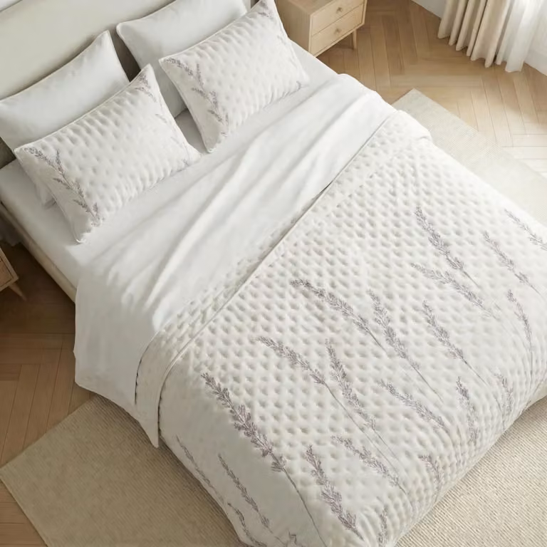 Colcha acolchada extrasuave con estampado floral mediterráneo en colores malva, beige, rosa y blanco, An/P: 280 x 270 cm
