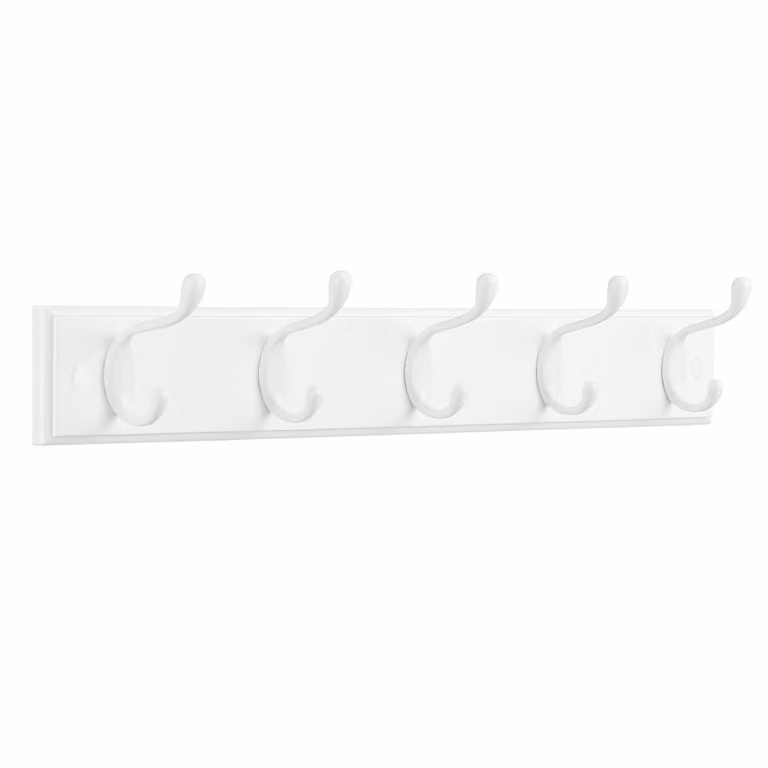 Perchero de pared Songmics con 5 ganchos de metal y panel de MDF en color blanco mate para pasillo, salón o dormitorio